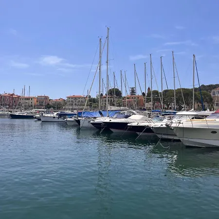 Superbe Yacht Luxe Familial A St Jean Cap-ferrat. 船屋 费拉角圣让