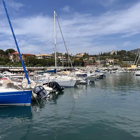Superbe Yacht Luxe Familial A St Jean Cap-ferrat.