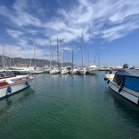 Superbe Yacht Luxe Familial A St Jean Cap-ferrat. 船屋 费拉角圣让