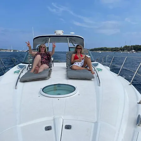 Superbe Yacht Luxe Familial A St Jean Cap-ferrat. 费拉角圣让